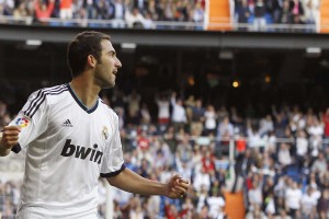 乐鱼电竞在线平台登录入口-安东尼和拉什福德助贝蒂斯与巴萨取胜，西甲最新排名异动，安东尼效力球队